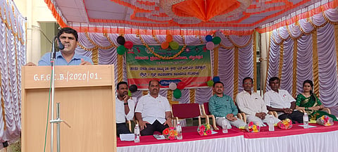ಬೆಟ್ಟದಪುರದ ಸರ್ಕಾರಿ ಪ್ರಥಮ ದರ್ಜೆ ಕಾಲೇಜಿನಲ್ಲಿ ಆಯೋಜಿಸಿದ್ದ ಸಮಾರಂಭದಲ್ಲಿ ಕರ್ನಾಟಕ ಮಹರ್ಷಿ ವಾಲ್ಮೀಕಿ ಅಭಿವೃದ್ಧಿ ನಿಗಮದ ಮೈಸೂರು ಜಿಲ್ಲಾ ವ್ಯವಸ್ಥಾಪಕ ಶಿವಕುಮಾರ್ ಮಾತನಾಡಿದರು. ಡಾ.ಡಿ.ಎಸ್ ಜಗದೀಶ್, ಶಿಲ್ಪಾಶ್ರೀ, ಜಲೇಂದ್ರ, ರೂಪ, ರಾಜೇಶ್, ಉದಯ್‌ಕುಮಾರ್, ಪ್ರತಿಮಾ, ಪ್ರಶಾಂತ್ ಇದ್ದರು.