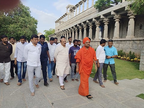 ex cm basavaraj bommai visits gavimath koppal