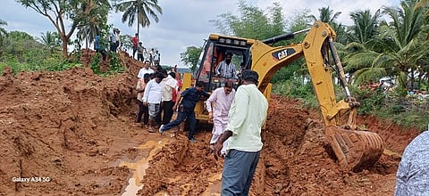 Express_Canal_JCB_02