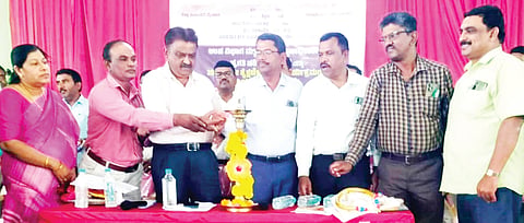 ಹುಣಸೂರು ನಗರದಲ್ಲಿ ಆಯೋಜಿಸಿದ್ದ ಪ್ರಗತಿಪರಿಶೀಲನಾಸಭೆಯನ್ನು ಡಿಡಿಪಿಐ ಎಚ್.ಕೆ.ಪಾಂಡು ಉದ್ಘಾಟಿಸಿದರು. ಬಿಇಒಗಳಾದ ಎಸ.ರೇವಣ್ಣ, ಬಸವರಾಜು, ಕೃಷ್ಣಪ್ಪ, ಮಾದಯ್ಯ, ಇತರರಿದ್ದಾರೆ.
22ಊಓ3: ಪ್ರಗತಿ ಪರಿಶೀಲನಾ ಸಭೆಯಲ್ಲಿ ವಿವಿಧ ಹಂತಗಳ ಅನುಷ್ಠಾಧಿಕಾರಿಗಳು ಭಾಗವಹಿಸಿದ್ದರು.