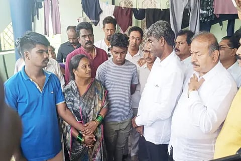 ex minister kota srinivas poojari visit chandrashekaran home