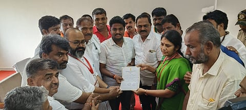 ಹಾಸನದಲ್ಲಿ ಗೆಲುವಿನ ನಗೆ ಬೀರಿದ ಶ್ರೇಯಸ್ ಪಟೇಲ್