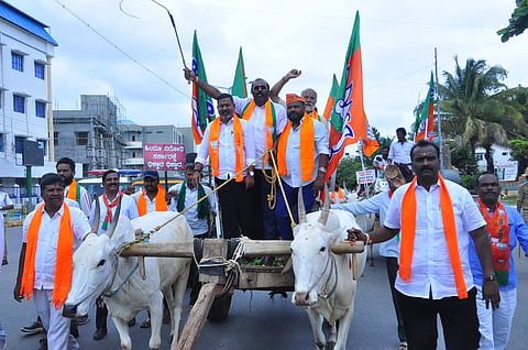 ತೈಲ ಬೆಲೆ ಏರಿಕೆ ಖಂಡಿಸಿ ಹಾಸನದಲ್ಲಿ ಬಿಜೆಪಿ ಬೃಹತ್ ಪ್ರತಿಭಟನೆ
