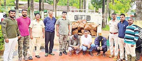 ಹರಳು ಕಲ್ಲು ಸಾಗಿಸುತ್ತಿದ್ದವರ ಬಂಧನ