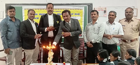 ಬೇಲೂರು ಪಟ್ಟಣದ ಹೊಯ್ಸಳ ಪ್ರೌಢಶಾಲೆಯಲ್ಲಿ ಆಯೋಜಿಸಿದ್ದ ವಿಶ್ವ ಬಾಲ ಕಾರ್ಮಿಕರ ವಿರೋಧಿ ದಿನವನ್ನು ಆಚರಿಸಲಾಯಿತು. ನಾಗೇಂದ್ರ, ಜಿ.ಸಿ.ಪುಟ್ಟಸ್ವಾಮಿಗೌಡ, ಶ್ರೀನಿಧಿ, ಶಿವಮರಿಯಪ್ಪ, ಎಚ್.ವೆಂಕಟೇಶ್, ಎಸ್.ವಿಜಯ್‌ಕುಮಾರ್, ವಿರೂಪಾಕ್ಷ ಇತರರಿದ್ದರು.