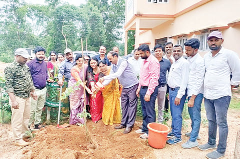 ಶಿಕ್ಷಣದಿಂದ ಸದೃಢ ಸಮಾಜ ನಿರ್ಮಾಣ ಸಾಧ್ಯ