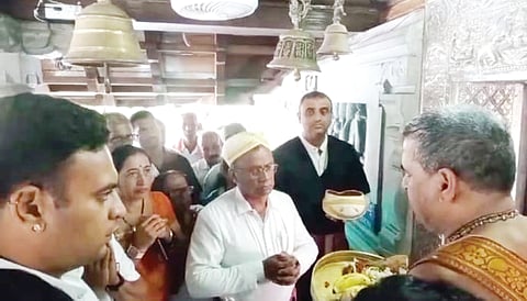 ಇಗ್ಗುತ್ತಪ್ಪ ದೇವಾಲಯಕ್ಕೆ ಒಡೆಯರ್ ಭೇಟಿ