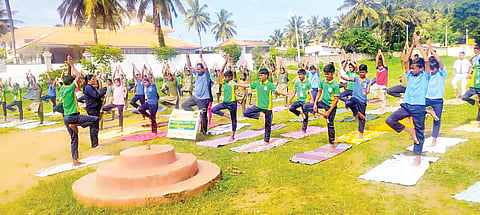 ಕೂಡುಮಂಗಳೂರು ಶಾಲೆಯಲ್ಲಿ ಯೋಗ ಪ್ರಾತ್ಯಕ್ಷಿಕೆ