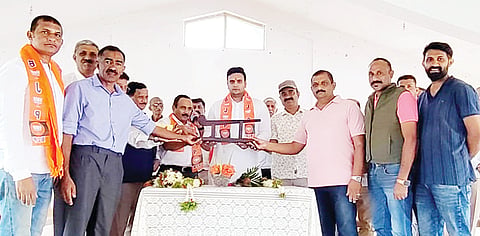ಒಡೆಯರ್‌ಗೆ ಕುಂಡ್ಯೋಳಂಡ ಕುಟುಂಬಸ್ಥರಿಂದ ಗೌರವ