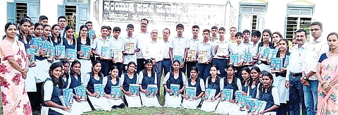 ವಿದ್ಯಾರ್ಥಿಗಳು ಉತ್ತಮ ವ್ಯಕ್ತಿತ್ವ ರೂಪಿಸಿಕೊಳ್ಳಬೇಕು