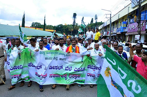 ಇಂಧನ ದರ ಏರಿಕೆ ಖಂಡಿಸಿ ಸರ್ಕಾರದ ವಿರುದ್ಧ ಜೆಡಿಎಸ್ ಪ್ರತಿಭಟನೆ