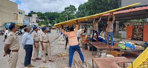 ಫುಟ್‌ಪಾತ್ ಮೇಲಿನ ಹೂವಿನ ಅಂಗಡಿ ತೆರವು