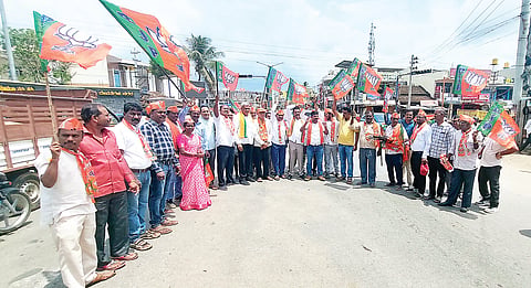 ಪಿರಿಯಾಪಟ್ಟಣದಲ್ಲಿ ಆಕ್ರೋಶ
