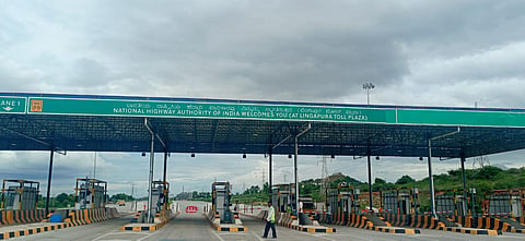 ಉದ್ಘಾಟನೆಗೂ ಮುನ್ನವೇ ಟೋಲ್ ಸಂಗ್ರಹ:ಜನಾಕ್ರೋಶ