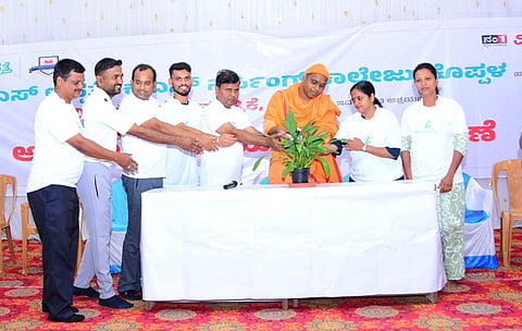 international yoga day celebration in koppal by Vijayavani and KS hospital team