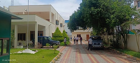 ಸಂಸದರ ನಿವಾಸದಲ್ಲಿ ಸ್ಥಳ ಮಹಜರು ನಡೆಸಿದ ಎಸ್‌ಐಟಿ