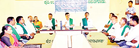 ಕಬ್ಬಿನ ಬಾಕಿ ನೀಡಿದ ನಂತರವೇ ಕಾರ್ಖಾನೆ ಆರಂಭಿಸಲಿ