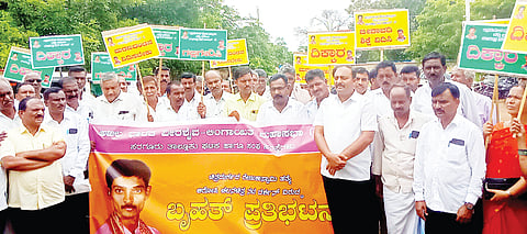 ರೇಣುಕಸ್ವಾಮಿ ಹತ್ಯೆ ಖಂಡಿಸಿ ಪ್ರತಿಭಟನೆ