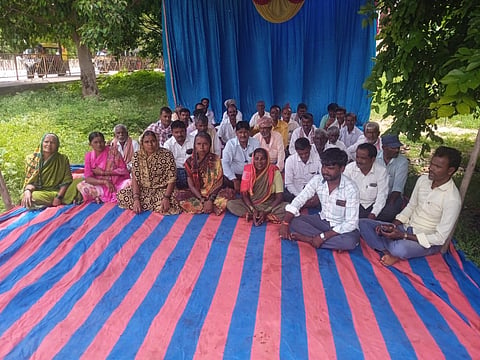 power grid farmers protest yalaburga lakamanagule koppal