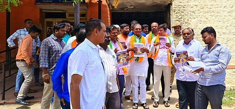 BJP workers protest emergency congress koppal