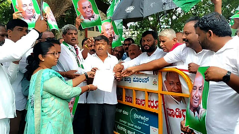 ಪೆನ್‌ಡ್ರೈವ್ ಹಂಚಿದ ಆರೋಪಿಗಳ ಬಂಧಿಸುವಂತೆ ಒತ್ತಾಯಿಸಿ ಜೆಡಿಎಸ್ ಪ್ರತಿಭಟನೆ.