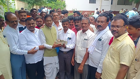 28 minister help