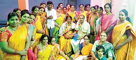 ನಂಜನಗೂಡಿನಲ್ಲಿ ನಡೆದ ಅಕ್ಕ, ಅಲ್ಲಮ, ಬಸವಣ್ಣ ಜಯಂತ್ಯುತ್ಸವ ಕಾರ್ಯಕ್ರಮದಲ್ಲಿ ಬಸವ ಭೂಷಣ ಪ್ರಶಸ್ತಿ ಪುರಸ್ಕೃತ ಕಲ್ಮಹಳ್ಳಿ ನಟರಾಜು ಅವರನ್ನು ಆಧ್ಯಾತ್ಮ ಚಿಂತಕ ಶಂಕರ್ ದೇವನೂರು ಸನ್ಮಾನಿಸಿದರು.
