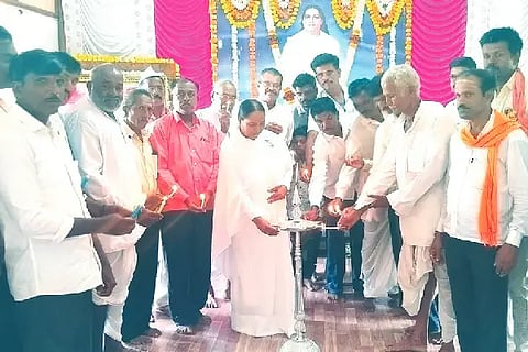 Akkamahadevi's life is a model for us