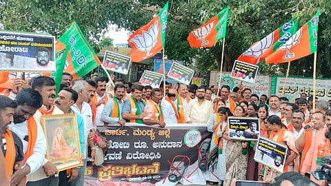 BJP protests against the state government Mandya