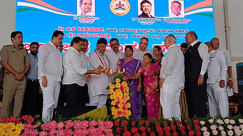 DK SHIVAKUMAR MEETING CHANNAPTNA)