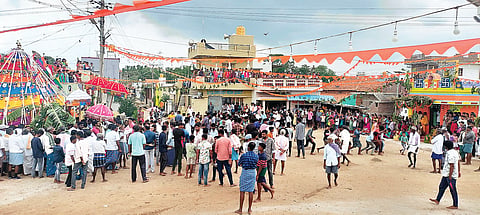 ವಿಜೃಂಭಣೆಯಿಂದ ನೆರವೇರಿದ ಓಕುಳಿ ಹಬ್ಬ