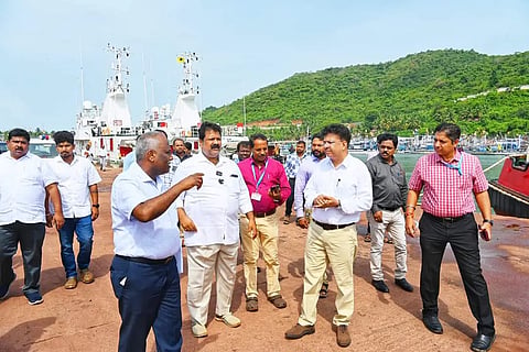 Minister-Manakla-Vaidya-visit