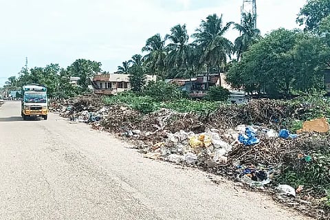 Piles of garbage next to Shiggamvi Rachanakatte Lake!