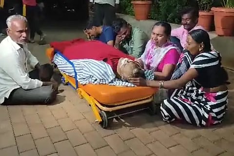 Protest by placing dead bodies in front of the hospital