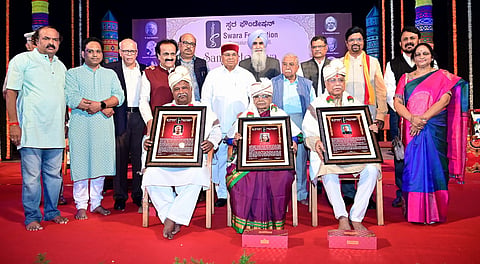 Raghu_29_Swara_Foundetion_Award_@_Ravindra_Kalakshetra (3)