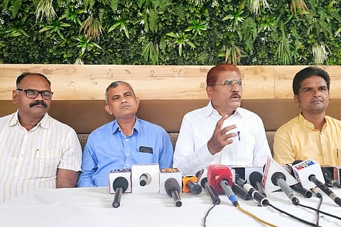 S M PATIL GANIHAR WOKF PROPERTY PRESS MEET