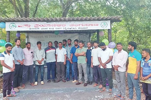 bus stand