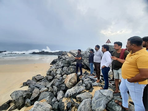 mng--25 June bharath shetty visit jetti