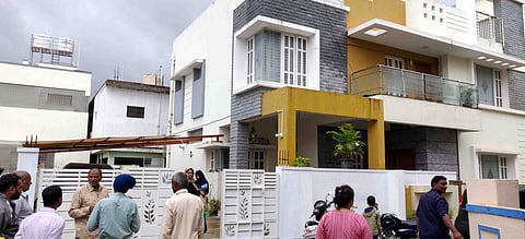 ಮನೆ ಬೀಗ ಒಡೆದು 200 ಗ್ರಾಂ ಚಿನ್ನ ಕದ್ದೊಯ್ದ ಖದೀಮರು