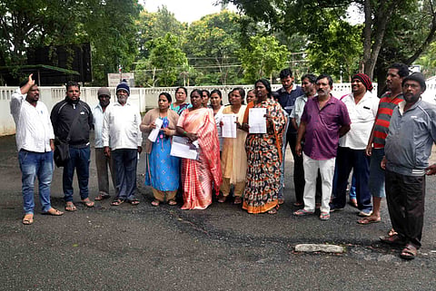 ಮೀನು ವ್ಯಾಪಾರಸ್ಥರಿಂದ ಡಿಸಿ ಕಚೇರಿ ಎದುರು ಪ್ರತಿಭಟನೆ
