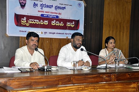 ಜನರ ಸಮಸ್ಯಗೆ ಸ್ಪಂದಿಸಿ ಕೆಲಸ ಮಾಡಿ:ಅಧಿಕಾರಿಗಳಿಗೆ ಶಾಸಕ ಸ್ವರೂಪ್ ಸೂಚನೆ