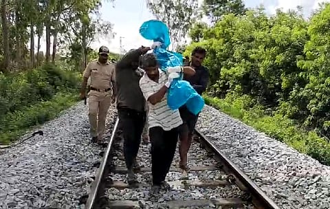 ರೈಲ್ವೆ ಹಳಿ ಸಮೀಪ ಬಾಲಕನ ಮೃತದೇಹ ಪತ್ತೆ
