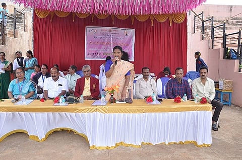 ಕೊಳ್ಳೇಗಾಲದ ಶ್ರೀ ಮಹದೇಶ್ವರ ಕ್ರೀಡಾಂಗಣದಲ್ಲಿ ಆಯೋಜಿಸಿದ್ದ ಕ್ರೀಡಾಕೂಟದಲ್ಲಿ ಮಂಜುಳಾ ಮಾತನಾಡಿದರು.  ಮಹದೇವ ಕುಮಾರ್, ಸ್ಟೀವನ್,  ವಸಂತ್ ಕುಮಾರ್, ಸಚಿನ್ ಕುಮಾರ್, ಬಿ.ಎಸ್.ಗೀತಾ ಇದ್ದರು