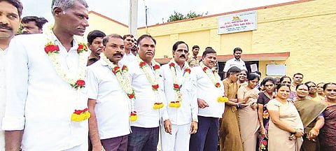 ಶ್ರೀಮಲೆಮಹದೇಶ್ವರ ಸ್ವಾಮಿ ಕ್ಷೇತ್ರ ಅಭಿವೃದ್ಧಿ ಪ್ರಾಧಿಕಾರದ ನೌಕರರ ಸಂಘಕ್ಕೆ ಪದಾಧಿಕಾರಿಗಳನ್ನು ಮಲೆಮಹದೇಶ್ವರ ಬೆಟ್ಟದಲ್ಲಿ ಅವಿರೋಧವಾಗಿ ಆಯ್ಕೆ ಮಾಡಲಾಯಿತು. 