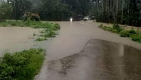 ಭಾರಿ ಮಳೆಗೆ ಬೊಳಿಬಾಣೆ ರಸ್ತೆ ಜಲಾವೃತ