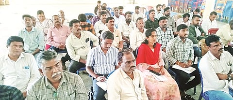 ಹನೂರಿನಲ್ಲಿ ಆಯೋಜಿಸಿದ್ದ ಬೆಳೆ ಕಟಾವು ಪ್ರಯೋಗ ತರಬೇತಿ ಕಾರ್ಯಾಗಾರದಲ್ಲಿ ಪಿಡಿಒ ಹಾಗೂ ಗ್ರಾಮ ಆಡಳಿತಾಧಿಕಾರಿಗಳು ಭಾಗವಹಿಸಿದ್ದರು. 