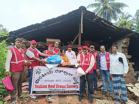 ಸಂತ್ರಸ್ತ ಕುಟುಂಬಗಳಿಗೆ ಆಹಾರ ಸಾಮಾಗ್ರಿಗಳ ಕಿಟ್ ವಿತರಣ