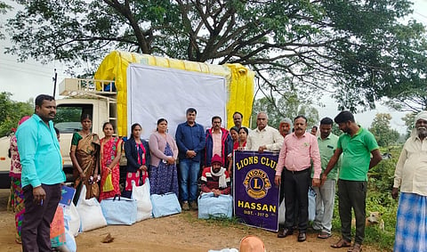 ಮಳೆಯಿಂದ ಮನೆ ಕಳೆದುಕೊಂಡವರಿಗೆ ಆಹಾರ ಕಿಟ್ ವಿತರಣೆ