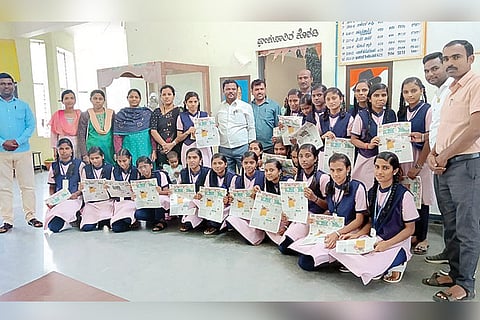 Alavandi student paper distribution