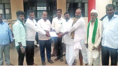 Demand for transfer of branch officer in charge of Hescom branch of Nalatwad